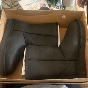 *LIKE NEW* UGG Classic Short Black Leather Boots